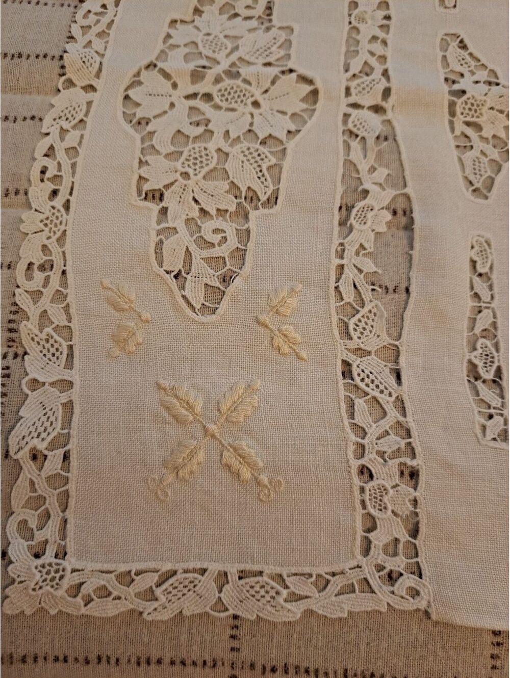 Vintage Handmade Lace & Linen Cutwork Mantel/Dresser Scarf or Guest Handtowel